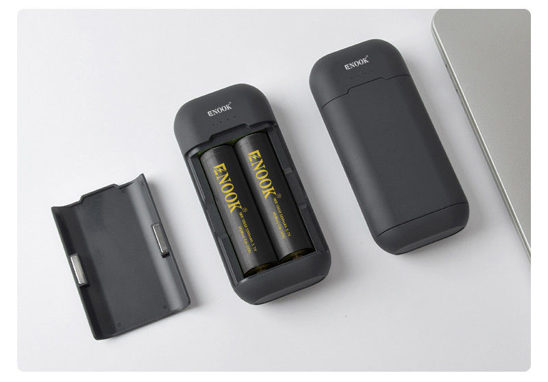 Abnehmbare 18650 21700 Lithium-Ionen-Batterie-Ladegerät Typ C Schnellladekraftbank
